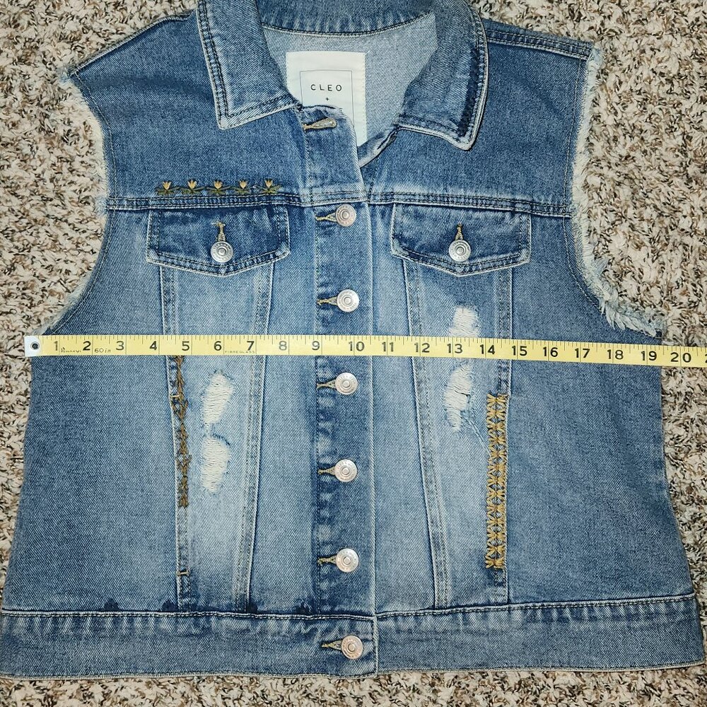 Cleo + Wolf Oversized Embroidered Denim Vest | Medium Wash | Western Boho 🤠 - Picture 3 of 15